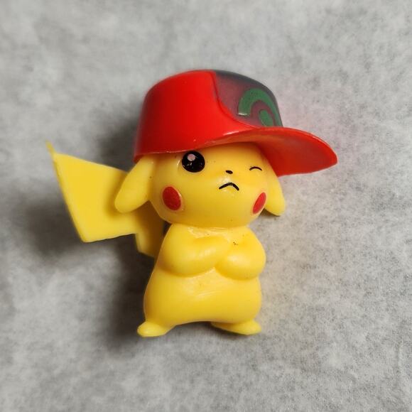 Pokemon Pikachu 2" Mini Figure With Hats And 1 Without Hat Lot Of 7 Pre-owned - Picture 3 of 9